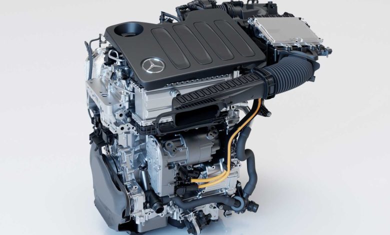 Motore Mercedes a benzina quattro cilindri M 252 della famiglia FAME (Family of Modular Engines)