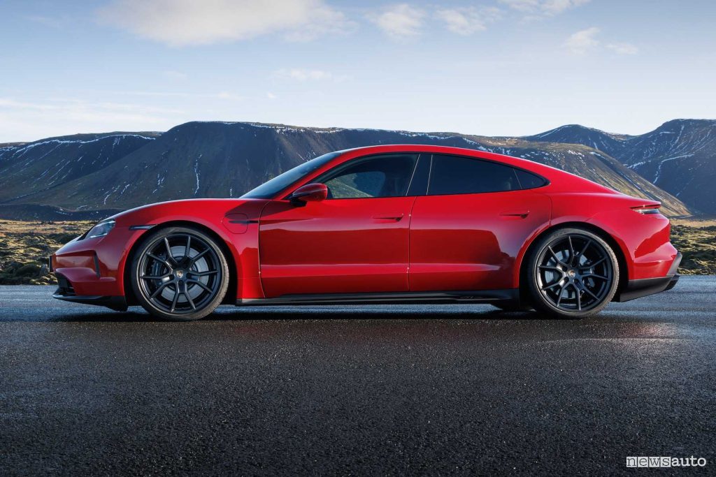 Porsche Taycan GTS laterale