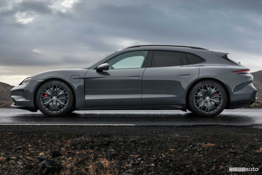 Porsche Taycan GTS Sport Turismo laterale