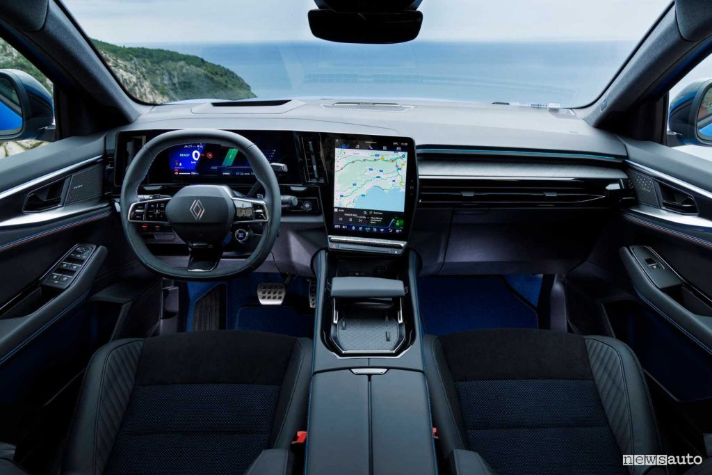 Renault Rafale E-Tech 4x4 Esprit Alpine plancia abitacolo