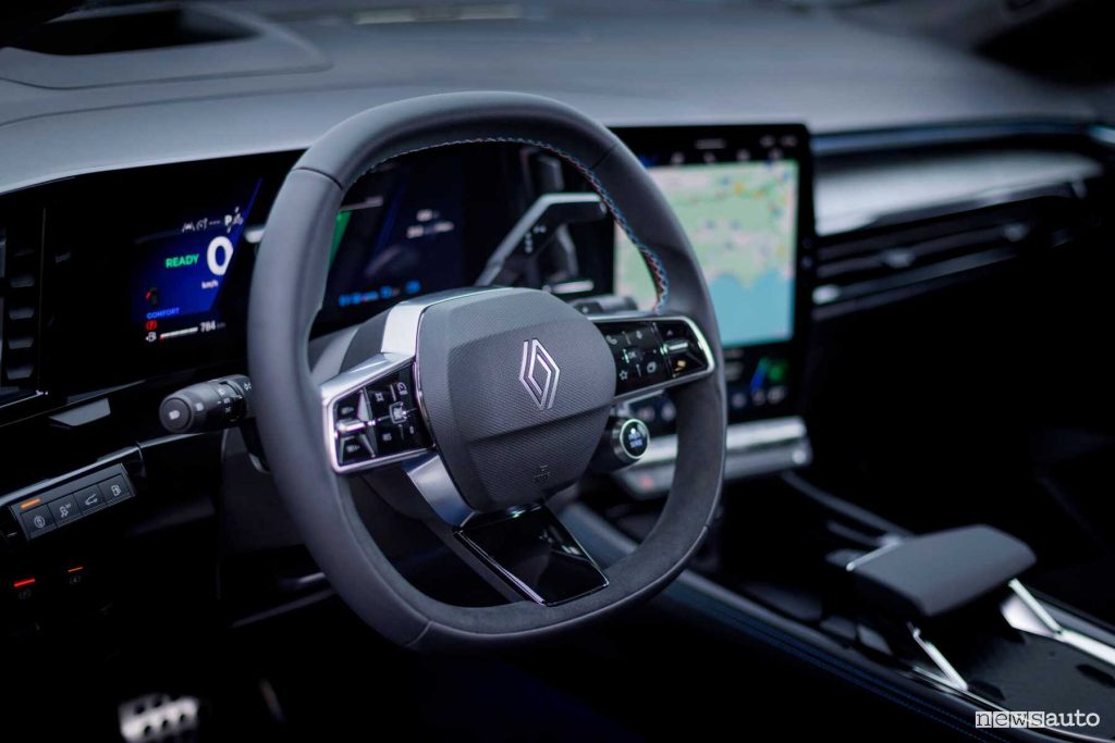 Renault Rafale E-Tech 4x4 Esprit Alpine volante abitacolo