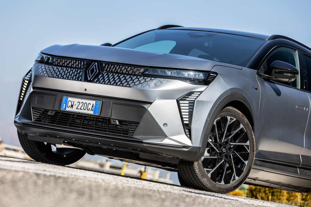 Renault Scenic E-Tech Esprit Alpine frontale, fari firma luminosa