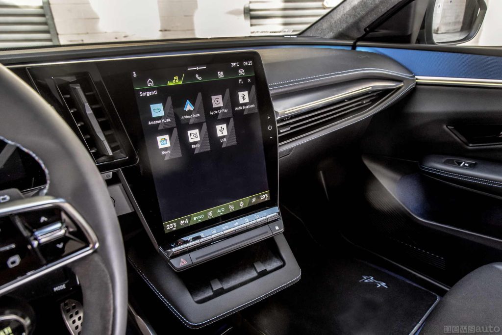 Renault Scenic E-Tech Esprit Alpine display infotainment
