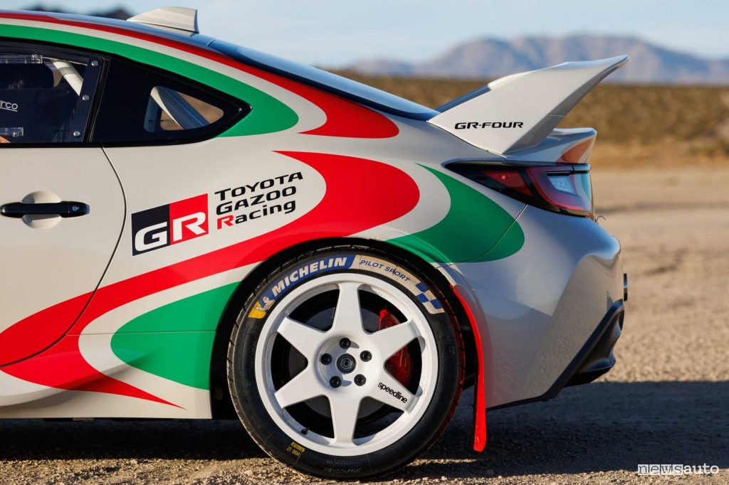 Toyota GR86 Rally Legacy Concept cerchi e spoiler posteriore