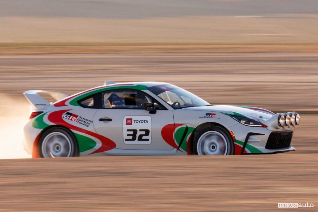 Toyota GR86 Rally Legacy Concept sullo sterrato