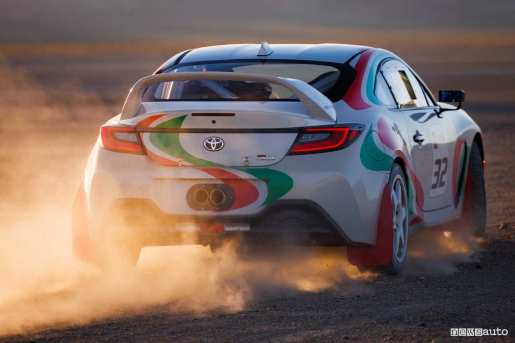 Toyota GR86 Rally Legacy Concept sullo sterrato