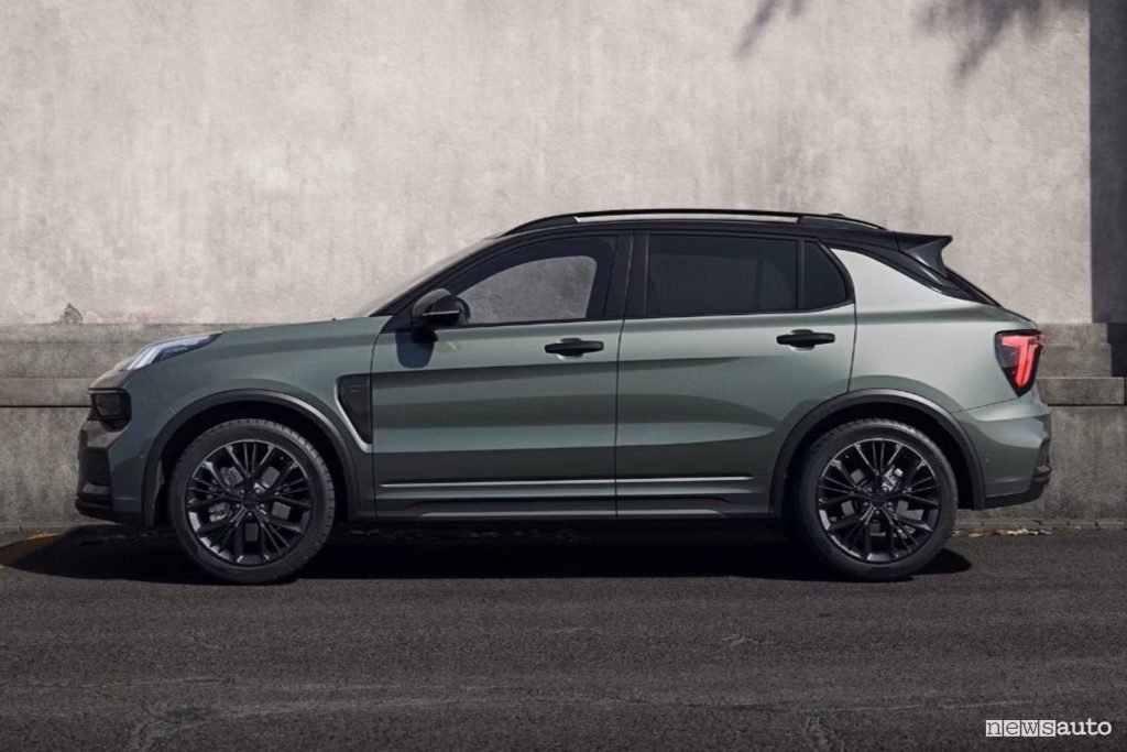 Lynk & Co 01 laterale