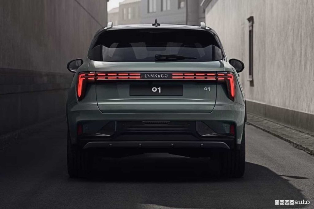 Lynk & Co 01 posteriore