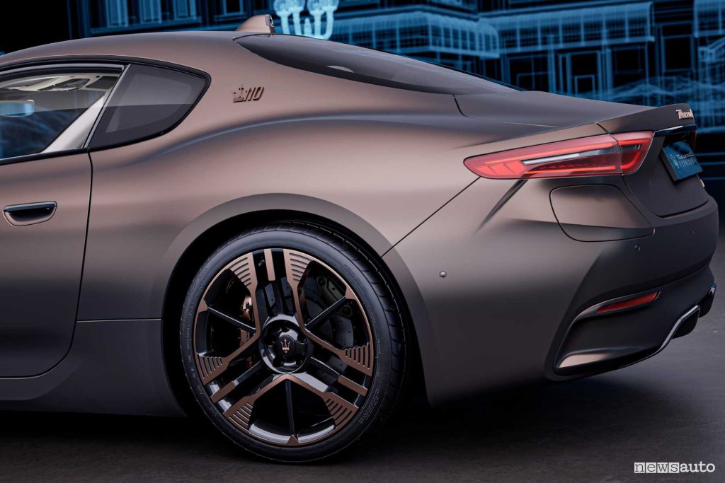 Cerchi e fari posteriori Maserati GranTurismo Folgore 110 Anniversario Rame Folgore