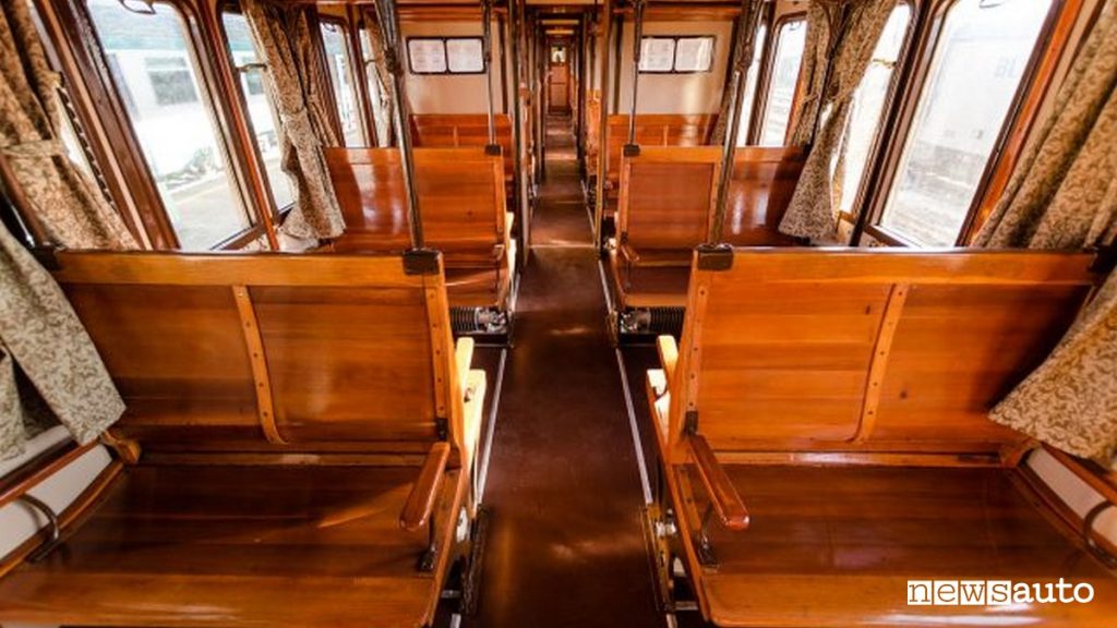 Pietrarsa Express l'interno del vagone del treno storico