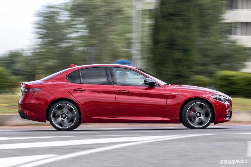 Alfa Romeo Giulia Veloce Q4 su strada