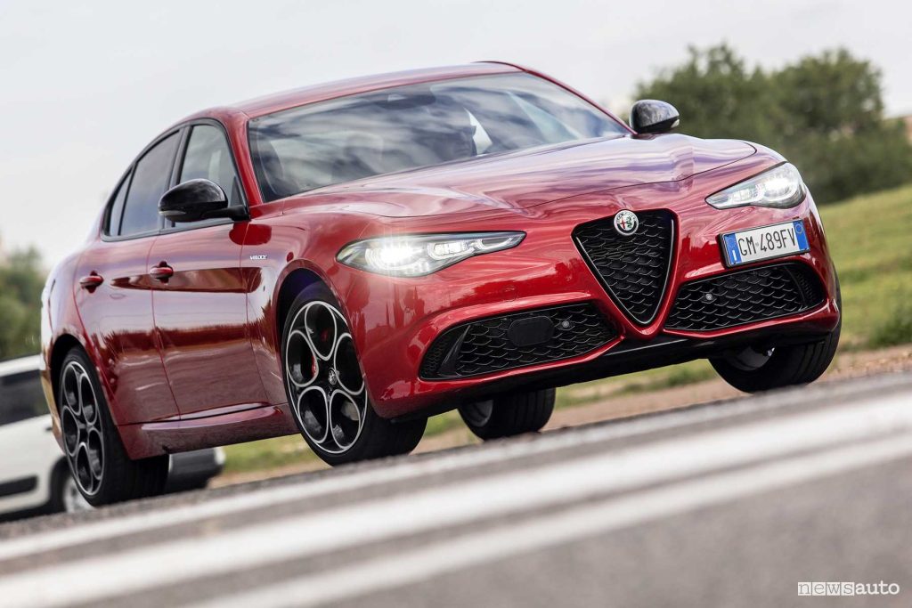 Alfa Romeo Giulia Veloce Q4 su strada