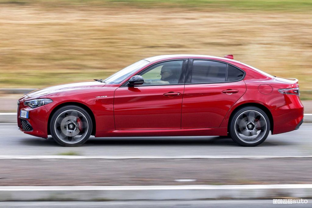 Alfa Romeo Giulia Veloce Q4 su strada