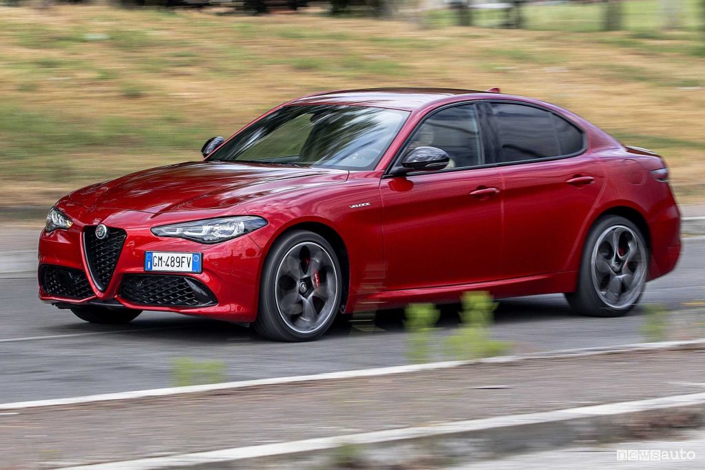 Alfa Romeo Giulia Veloce Q4 su strada