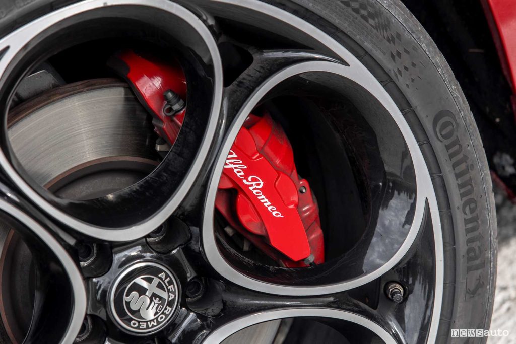 Alfa Romeo Giulia Veloce Q4 pinze freno
