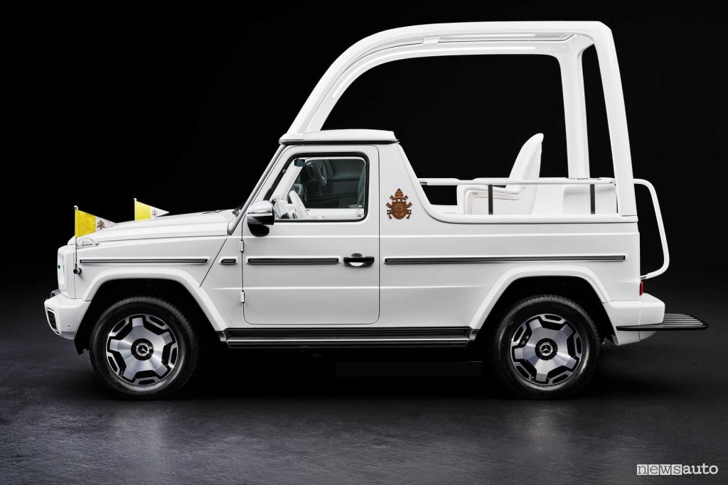 Laterale Mercedes Classe G Papamobile elettrica