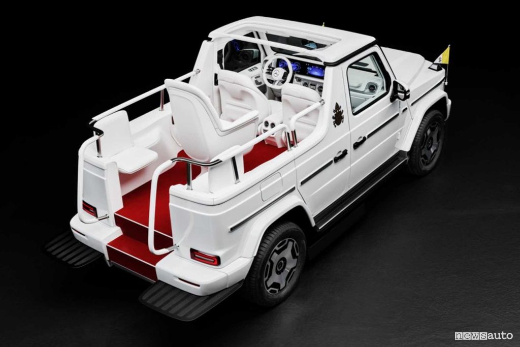 Posteriore 3/4 Mercedes Classe G Papamobile elettrica
