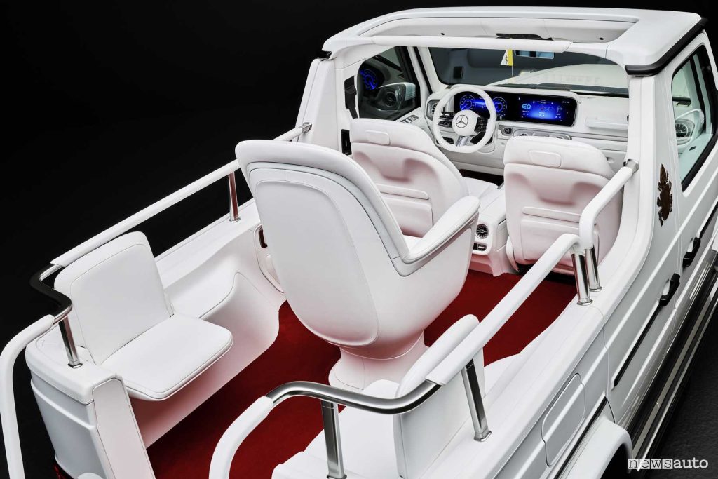 Abitacolo Mercedes Classe G Papamobile elettrica