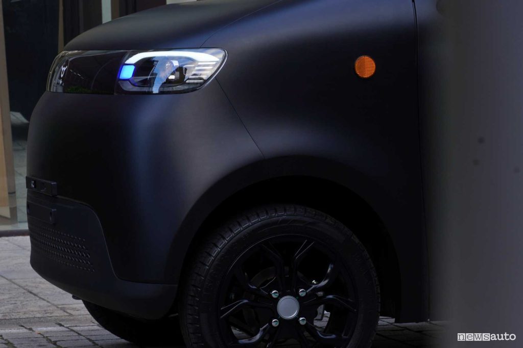 Microcar Desner A05 fari anteriori