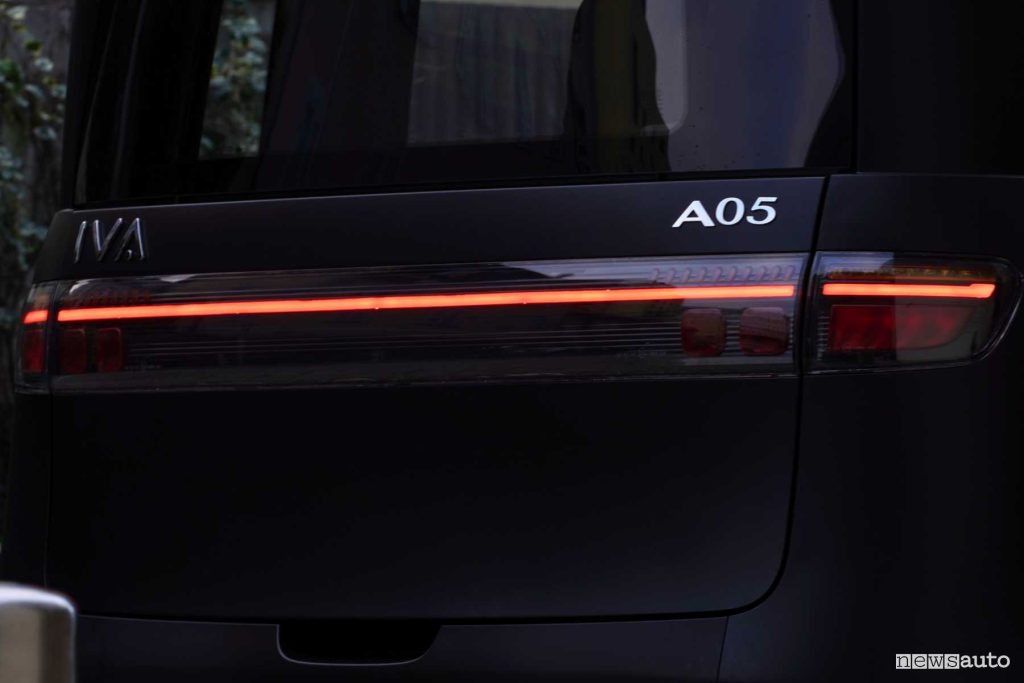 Microcar Desner A05 fari posteriori firma luminosa