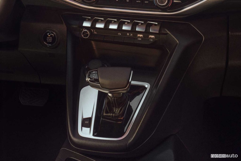 Peugeot Landtrek pick-up leva cambio automatico