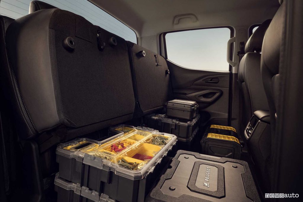 Peugeot Landtrek pick-up spazio di carico sotto i sedili