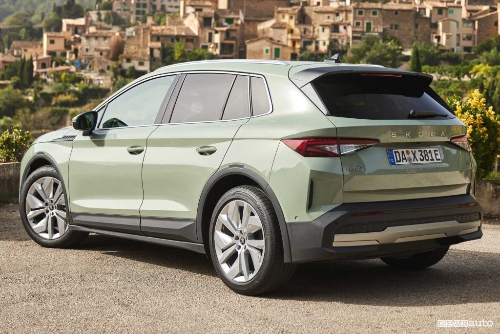 Nuova Skoda Elroq posteriore 3/4