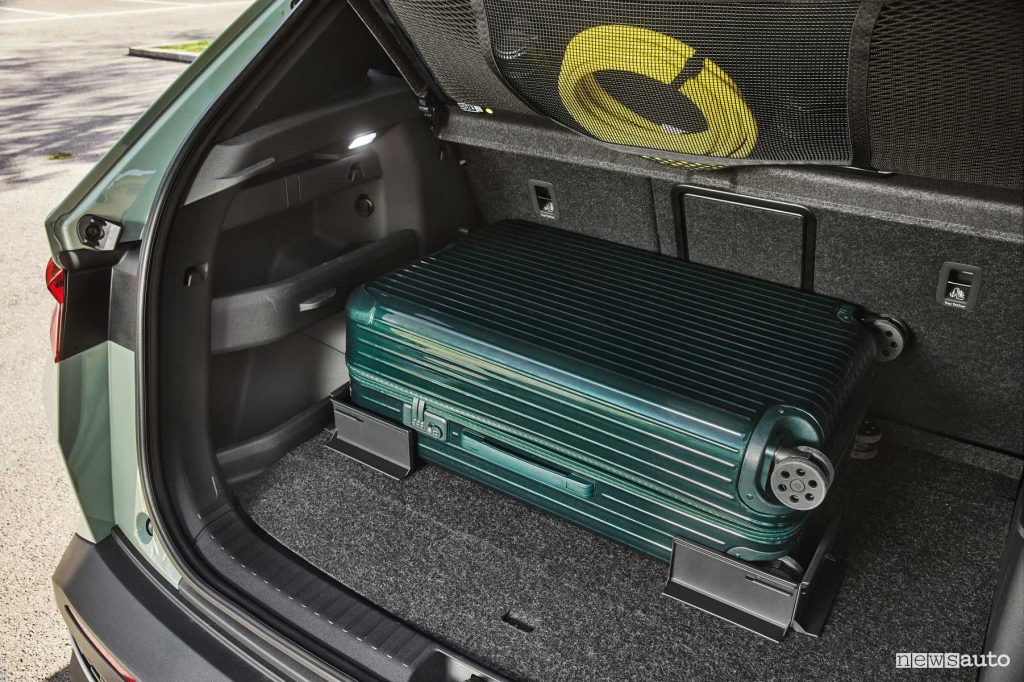 Nuova Skoda Elroq supporti per le valigie nel bagagliaio