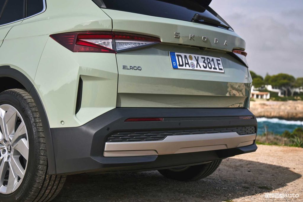 Nuova Skoda Elroq fari e paraurti posteriore