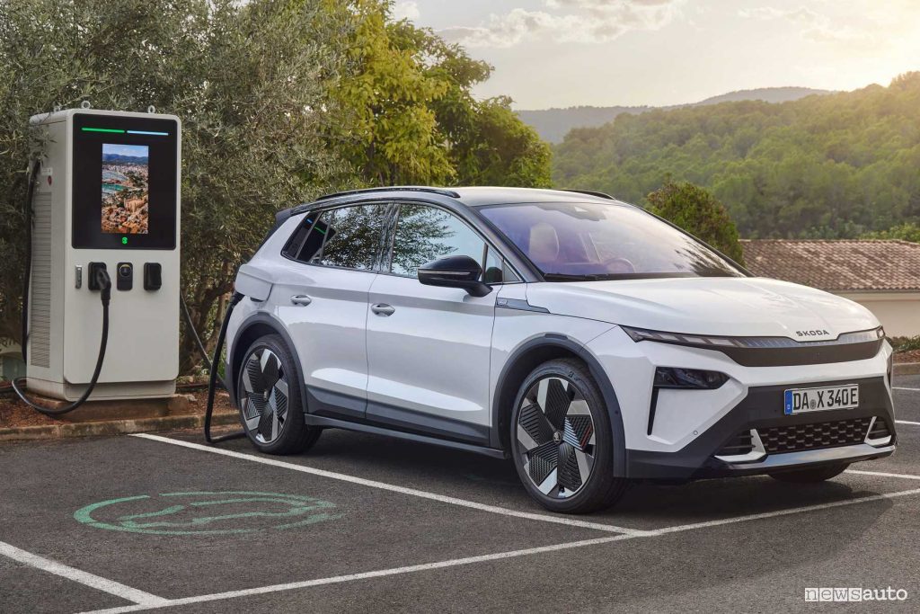 Nuova Skoda Elroq First Edition in ricarica