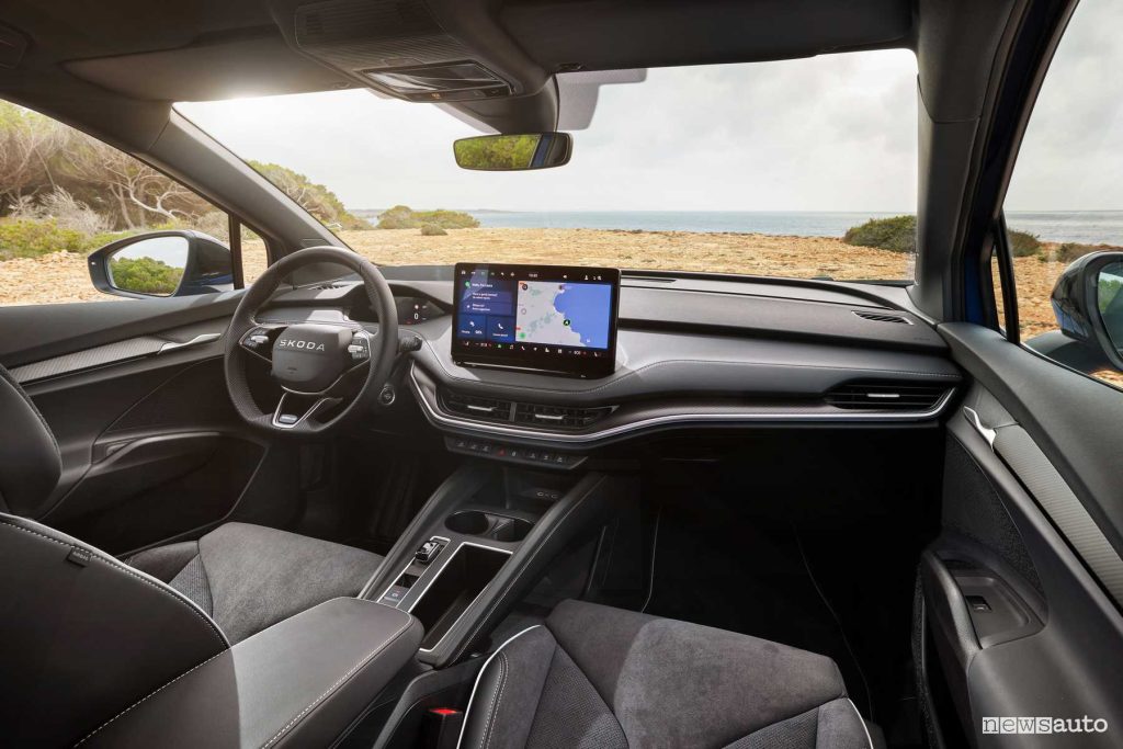 Nuova Skoda Elroq Sportline plancia abitacolo
