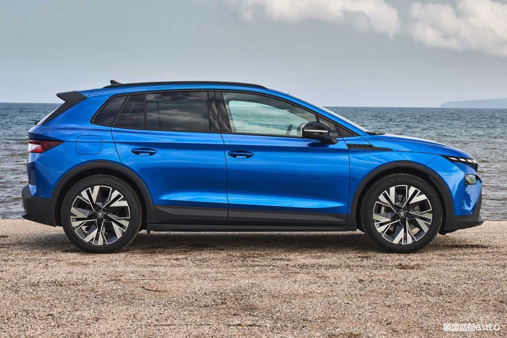 Nuova Skoda Elroq Sportline laterale