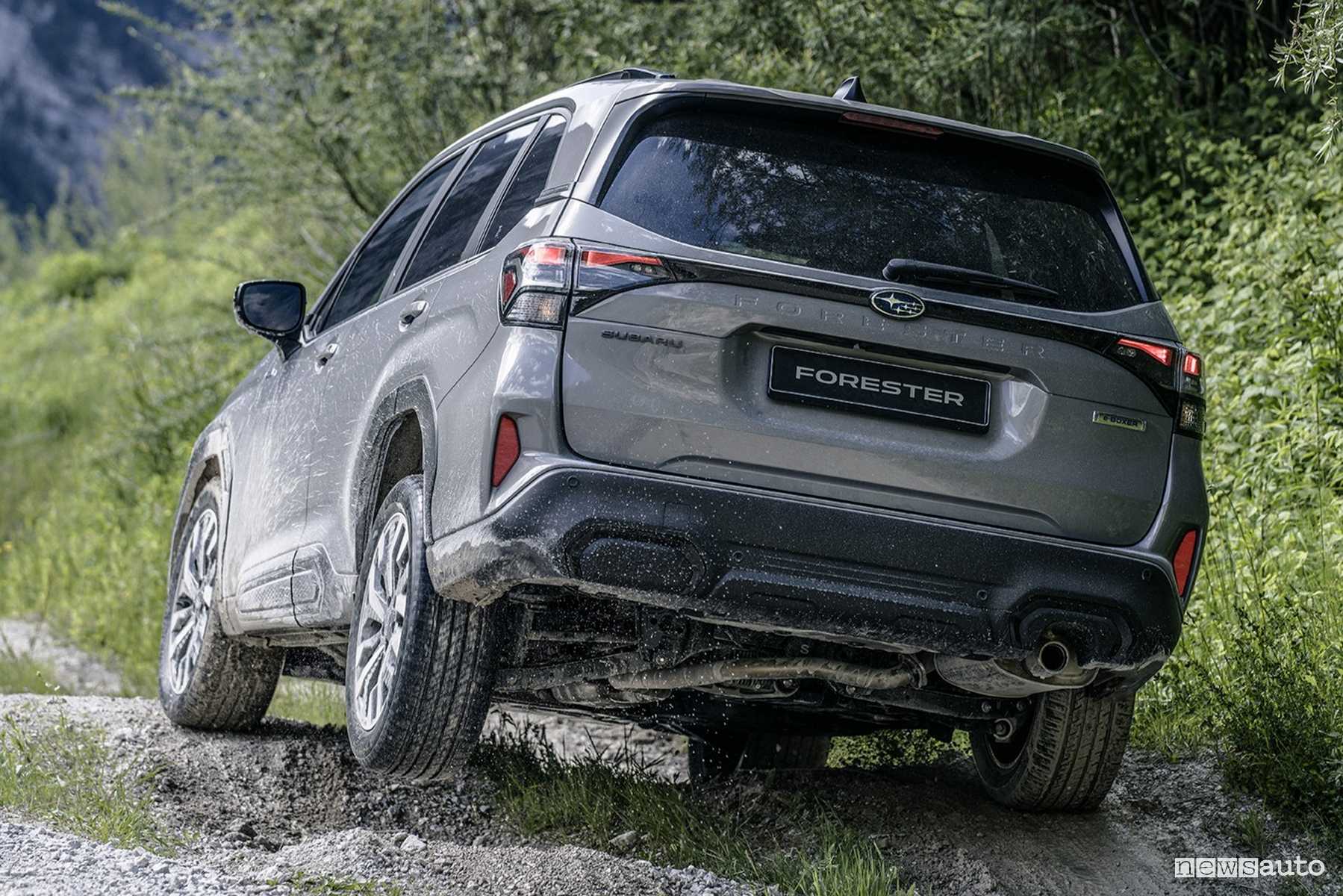 Subaru Forester 2025 in twist sullo sterrato