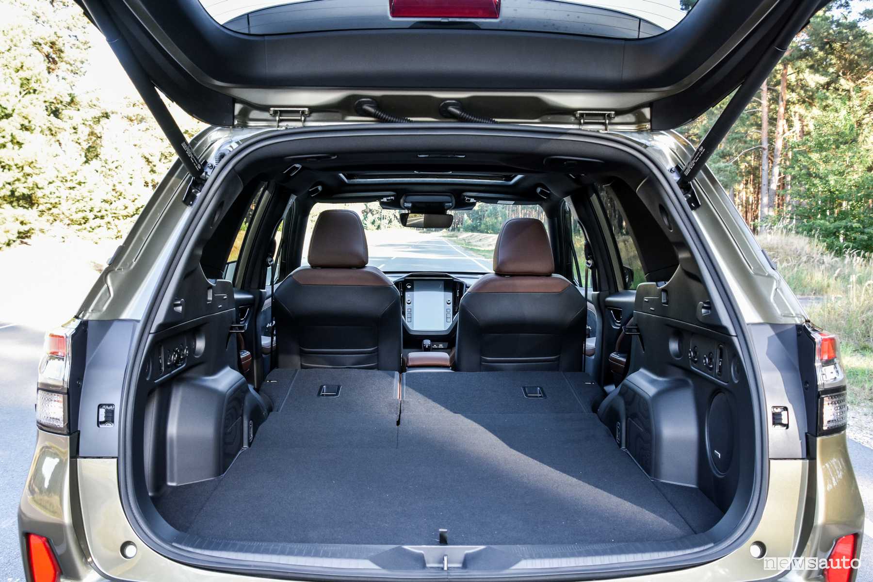 Subaru Forester 2025 bagagliaio abitacolo