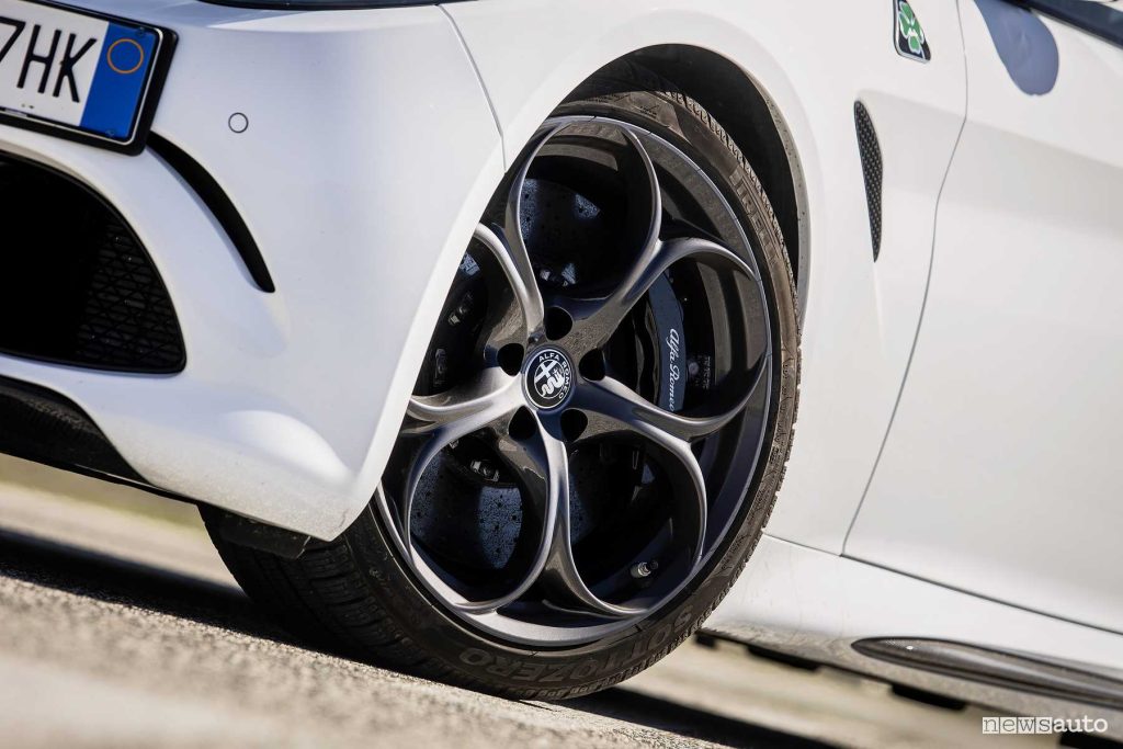Alfa Romeo Giulia Quadrifoglio Super Sport cerchi da 19"