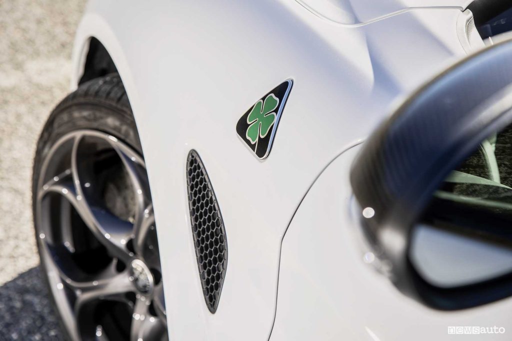 Alfa Romeo Giulia Quadrifoglio Super Sport logo Quadrifoglio