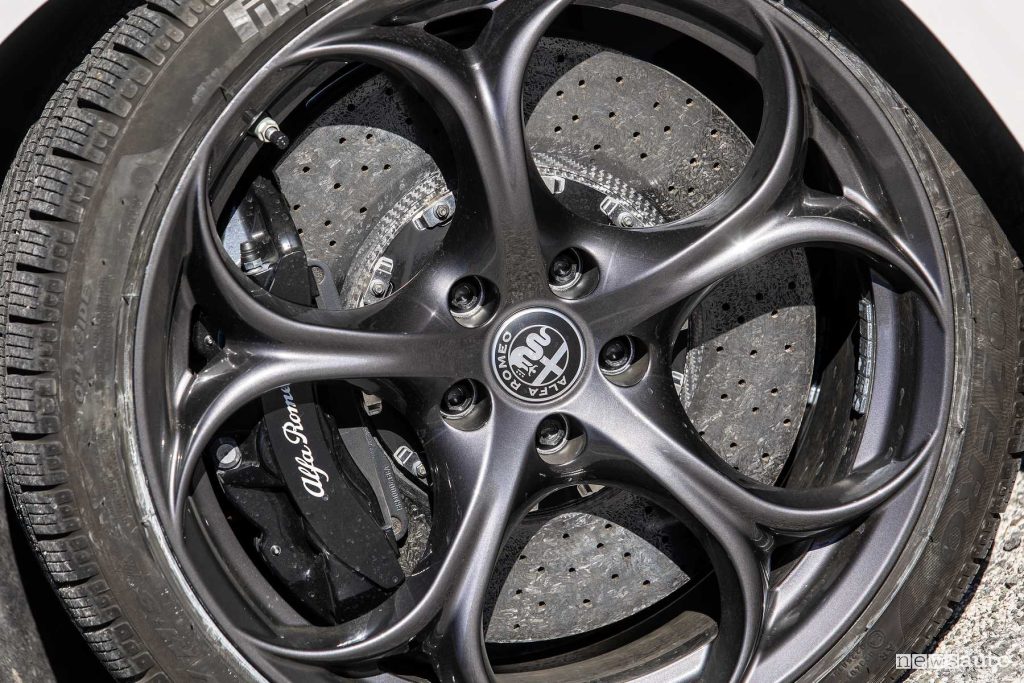 Alfa Romeo Giulia Quadrifoglio Super Sport cerchi carboceramici Brembo