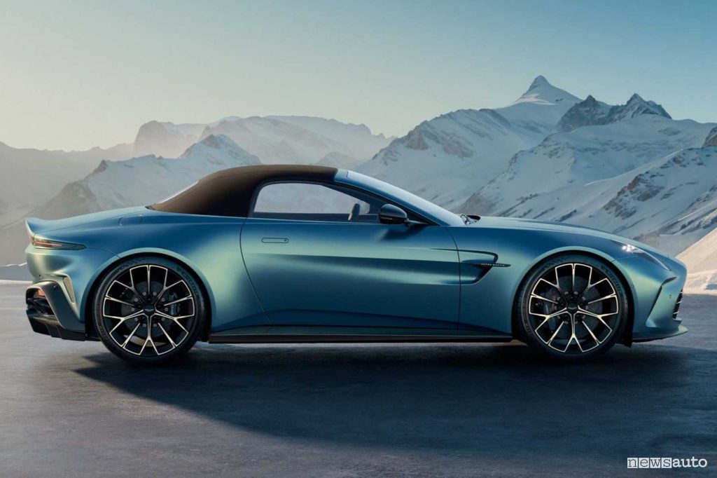 Aston Martin Vantage Roadster capote chiusa