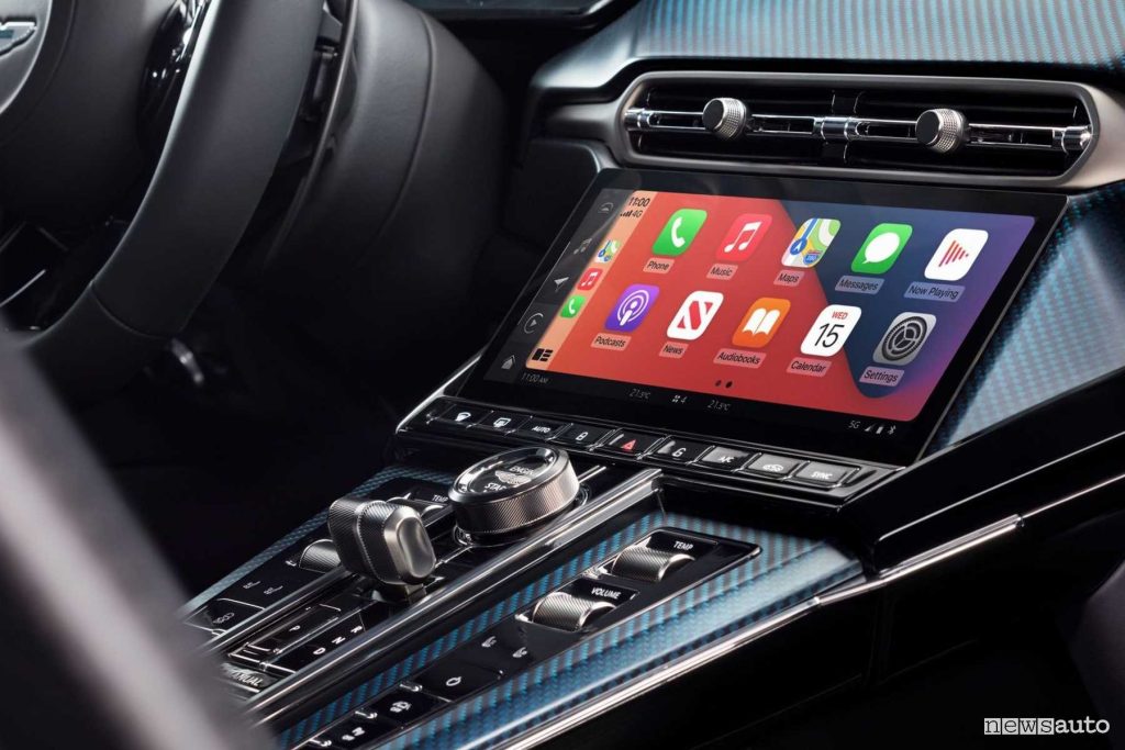 Aston Martin Vantage Roadster display infotainment