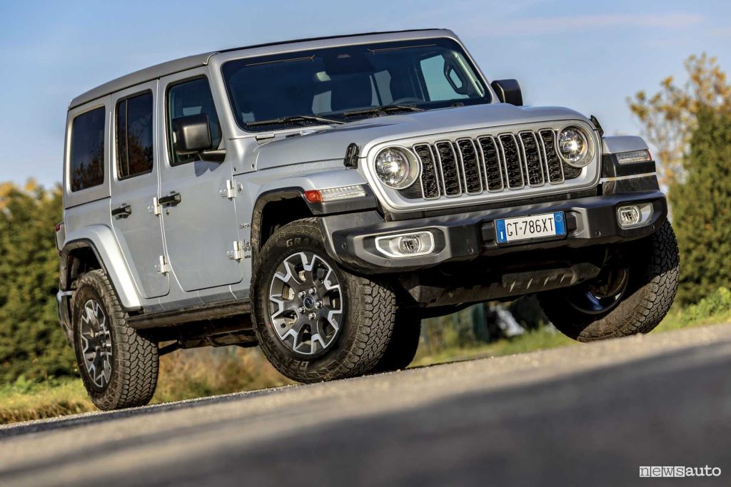 Jeep Wrangler Sahara JLU 2.0 anteriore 3/4