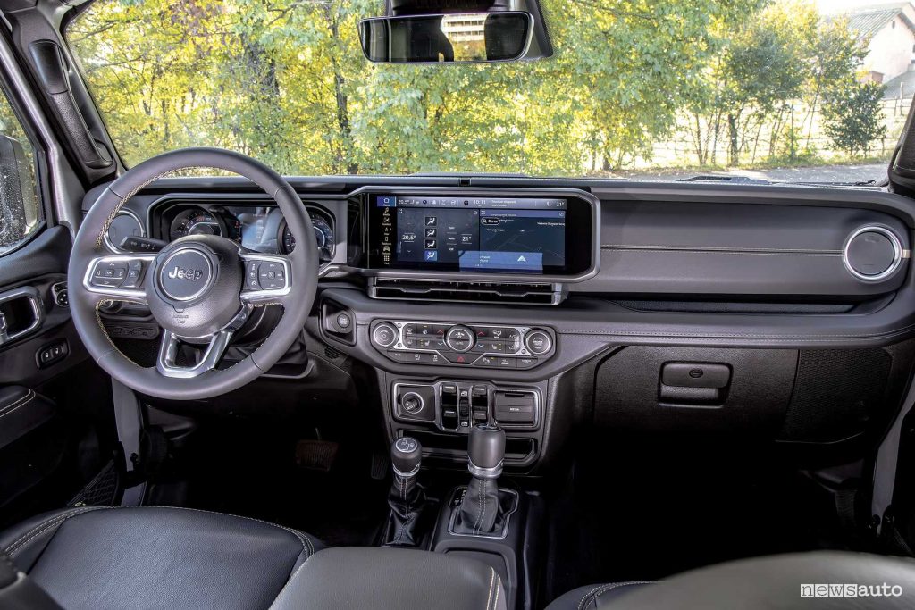 Jeep Wrangler Sahara JLU 2.0 plancia abitacolo