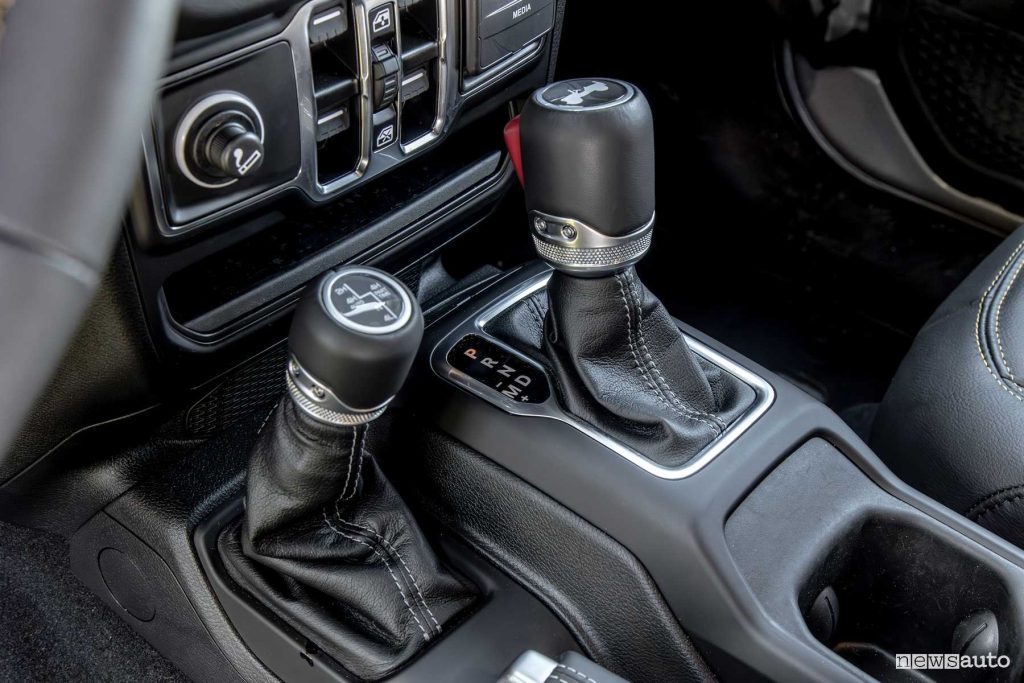 Jeep Wrangler Sahara JLU 2.0 leva riduttore e cambio automatico