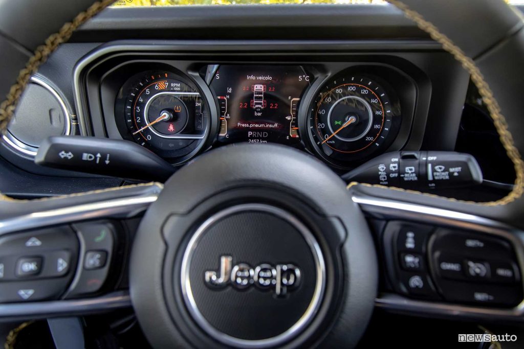 Jeep Wrangler Sahara JLU 2.0 quadro strumenti