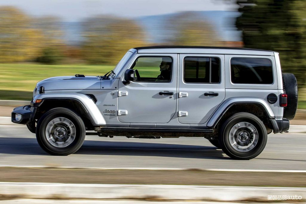 Jeep Wrangler Sahara JLU 2.0 su strada