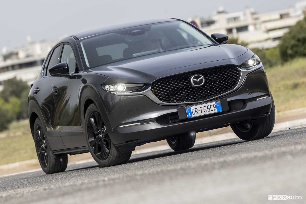 Mazda CX-30 Homura su strada