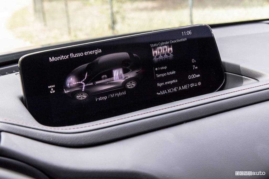Mazda CX-30 Homura info sistema ibrido display infotainment