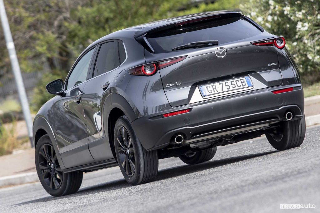 Mazda CX-30 Homura su strada