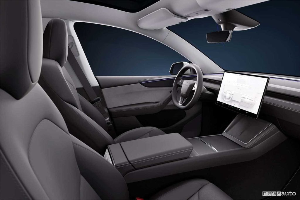 Tesla Model Y 2025 plancia, abitacolo