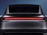 Tesla Model Y 2025 fari, firma luminosa posteriore