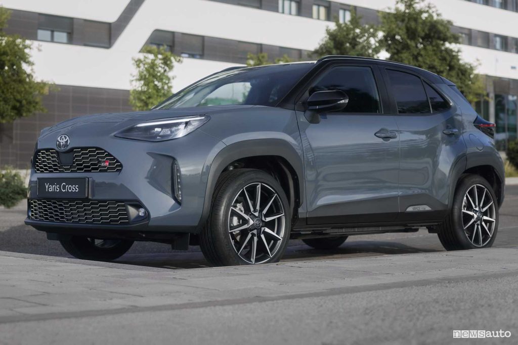 Toyota Yaris Cross GR Sport anteriore 3/4